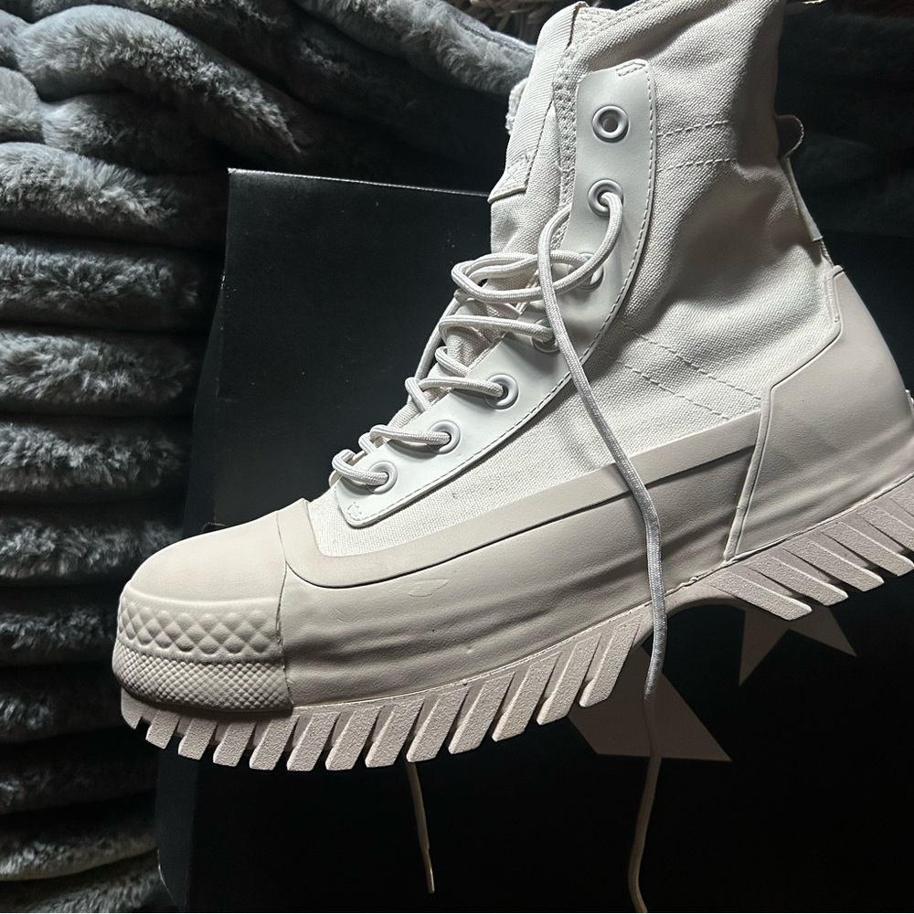 Unisex, NITB Converse CTAs Boots - cream color
Brand New;M:8.5, W:10.5